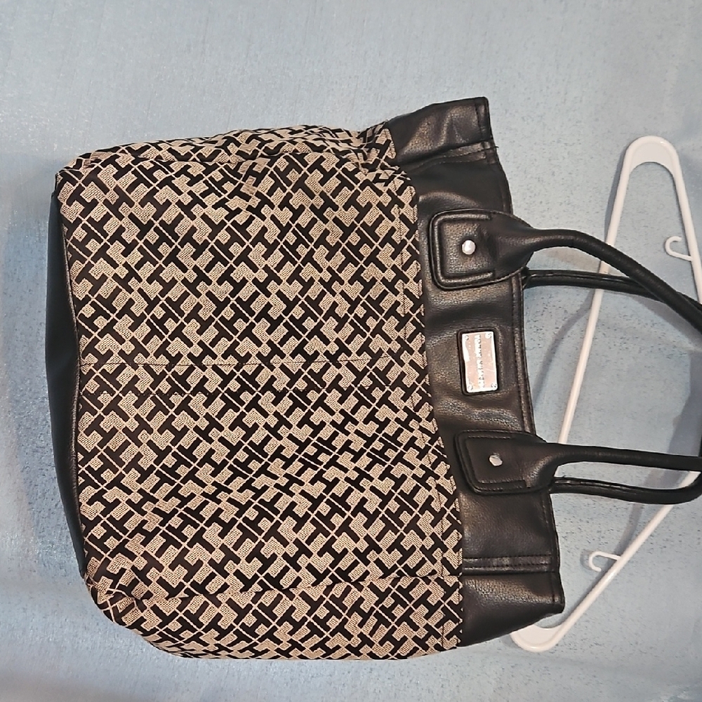 Tommy Hilfiger Black‎ and White Patterned Tote - Picture 6 of 7